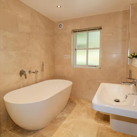 בית נופש Orchard House *